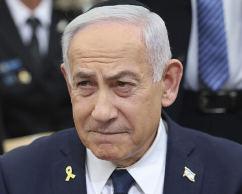Netanyahu's government faces possible collapse as the opposition seeks to dissolve parliament