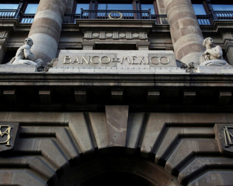 Mexico's central bank may pause rate cuts, deputy governor Heath says