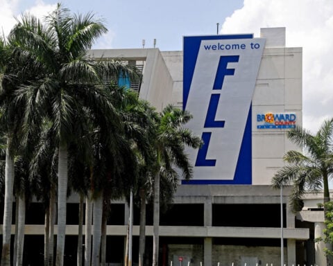 Man convicted of fraud for posing as flight attendant to fly for free