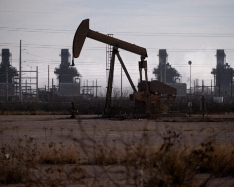 Oil settles lower as traders gauge Middle East tensions