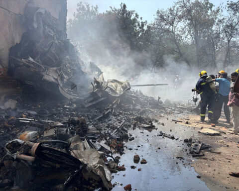 CNN's Richard Quest explains what we know about plane crash in India
