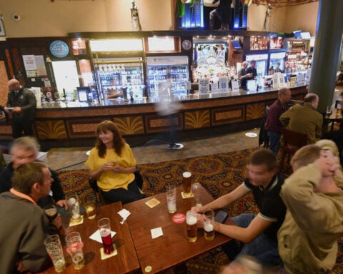 British pubs have their own set of rules. Here’s what you need to know