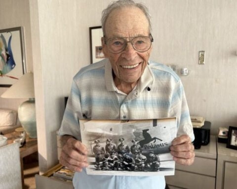101-year-old WWII veteran honored by Florida Panthers