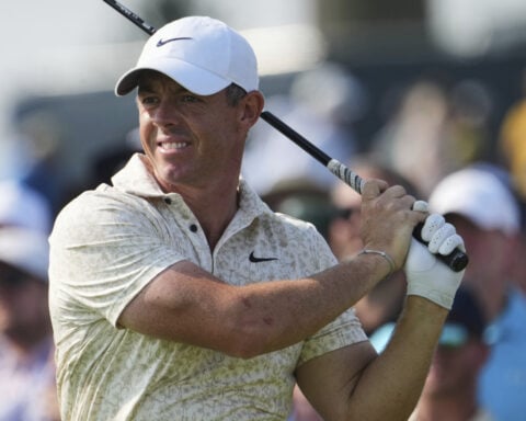 Slumping Rory McIlroy fails to take advantage of a bright start at Oakmont, shoots 74 in first round
