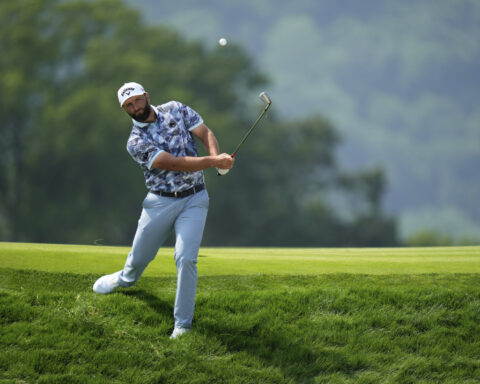 J.J. Spaun leads U.S. Open at Oakmont on a wild day of great shots and shockers