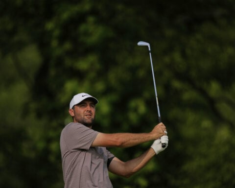 Scottie Scheffler has frustrating day at the US Open to fall 7 shots off the pace