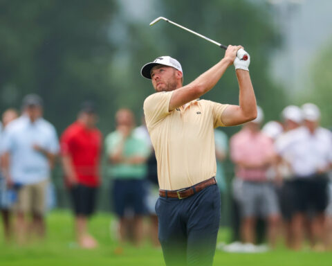 Sam Burns is playing free at Oakmont’s treacherous course. It’s put him atop the US Open leaderboard going into the weekend