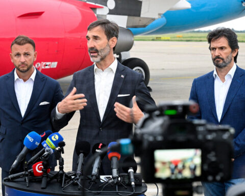 Evacuees from Israel arrive in Slovakia and Czech Republic