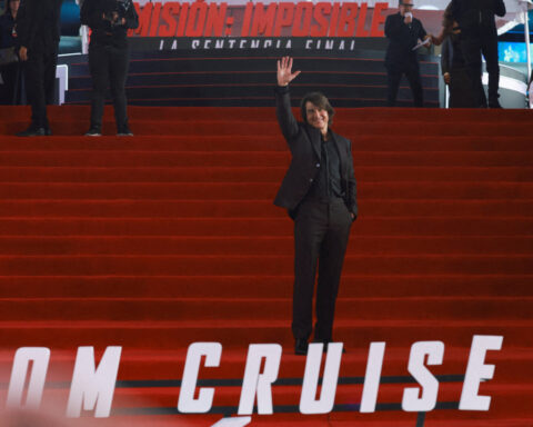 Tom Cruise, Dolly Parton to receive honorary Oscars