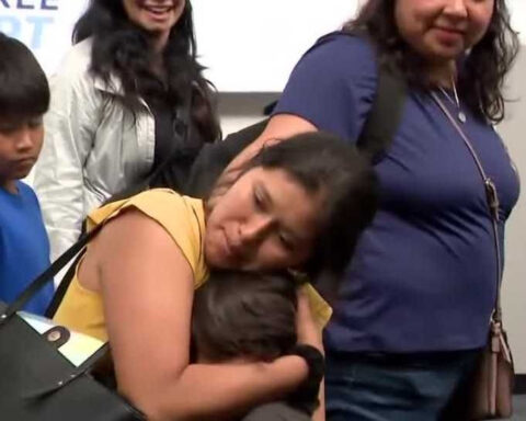 Teacher's aide self-deports with US-born twin daughters