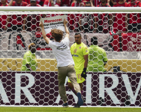 Animal-rights protester runs onto field during Club World Cup match with anti-Morocco message
