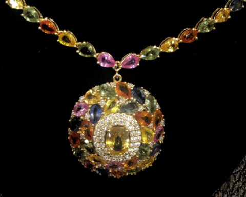 7 charged in connection with the ‘largest jewelry heist in US history,’ prosecutors say