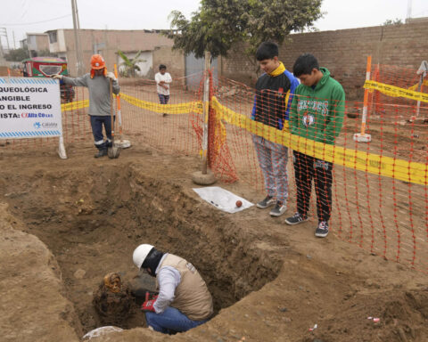 Utility workers uncover 1,000-year-old pre-Inca mummy in Peru's capital
