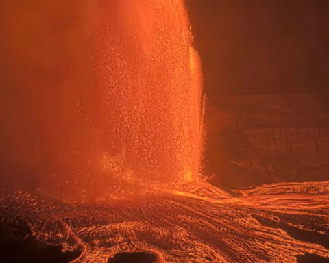 Massive lava fountains erupt in episode 26 at Kīlauea
