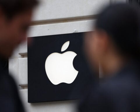 Apple sued by shareholders for allegedly overstating AI progress