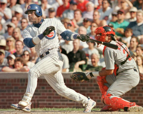 Sammy Sosa welcomed back to Wrigley Field for first time in 21 years
