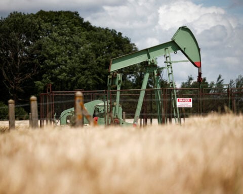 Oil settles down 7% after Iran attacks US military base in Qatar, not tankers 