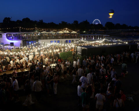 145 people pricked with syringes at France street music festival