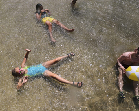 Temperature in New York City reaches 100 degrees as eastern US swelters under extreme heat wave