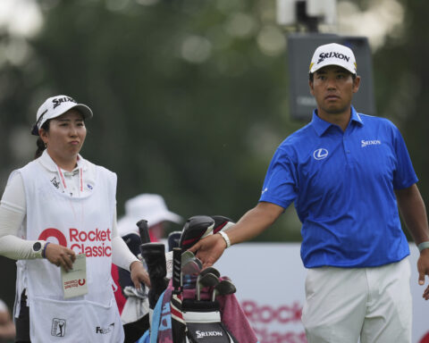 Knapp makes PGA Tour history at Rocket Classic, trails 2nd-round leaders Kirk, Knowles and Putnam