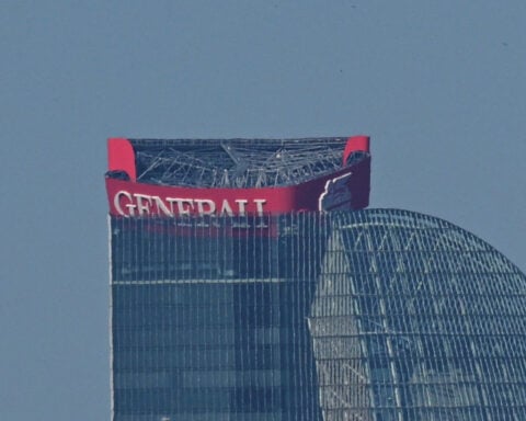 'Generali' sign atop insurer's skyscraper offices collapses in Milan
