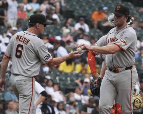 Giants exercise contract option on manager Bob Melvin for the 2026 season