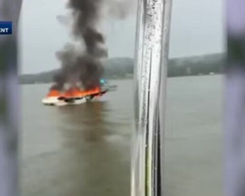 Lightning strike sets boat ablaze on Logan Martin Lake