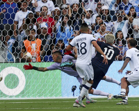 Luna scores twice to lead US over Guatemala 2-1 and into CONCACAF Gold Cup final