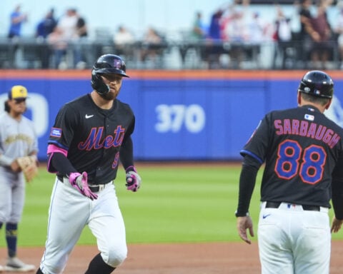 Nimmo and Lindor deliver after lineup change as scuffling Mets beat Brewers to split doubleheader