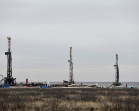 US drillers cut oil and gas rigs for 10th week in a row, Baker Hughes says