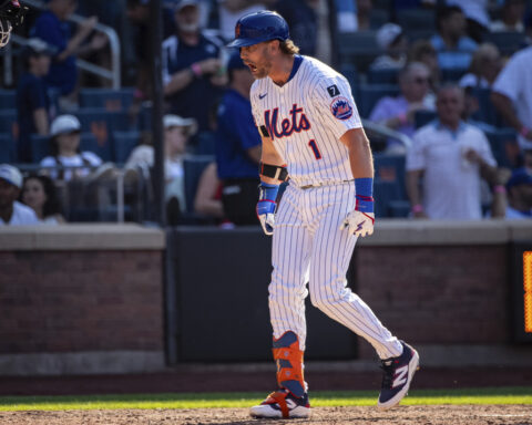 Jeff McNeil's home run and sparkling defensive play carry Mets past Yankees in Subway Series