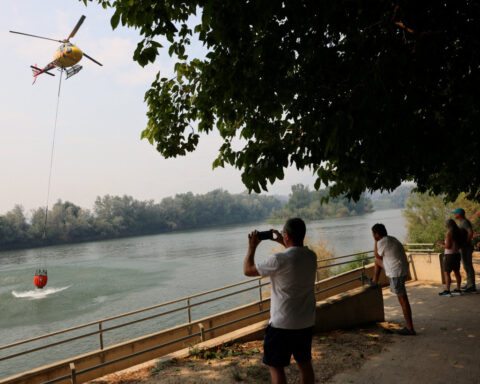 More than 18,000 people in lockdown as wildfire rages in Catalonia