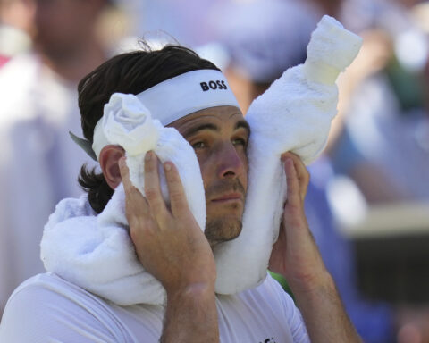 Taylor Fritz sends water bottle to unwell fan as heat impacts Wimbledon again