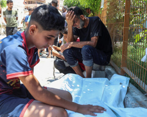 Gaza truce talks faltering over withdrawal, Palestinian and Israeli sources say
