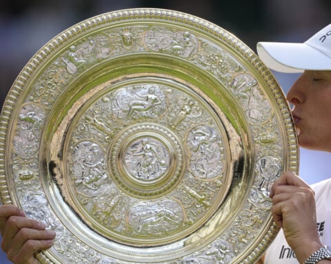 The One Where Iga Swiatek Got A Hug from Courteney Cox After Winning Wimbledon