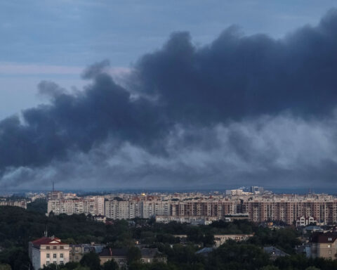 Senators tout Russia sanctions bill as ‘sledgehammer’ for Trump to end war in Ukraine