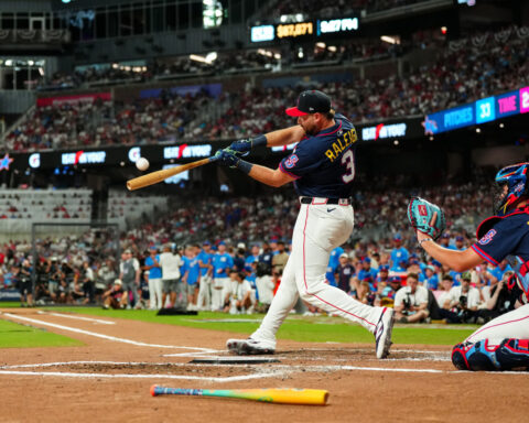 Cal Raleigh wins the Home Run Derby with his dad and brother playing key supporting roles