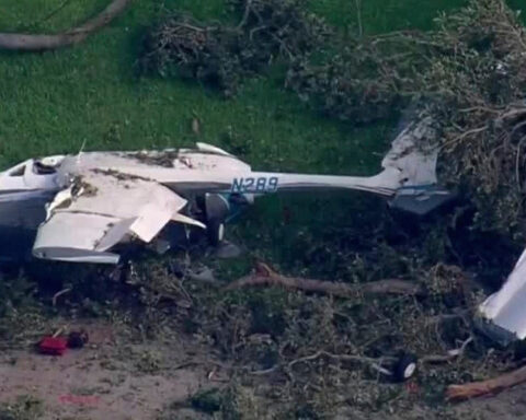 People in Florida neighborhood stop dinner, grab tools to rescue 4 people in plane crash