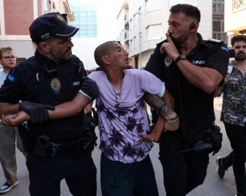 Moroccan community calls for calm after anti-migrant clashes in Spanish town
