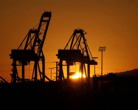 Tariff inflation irks bonds 