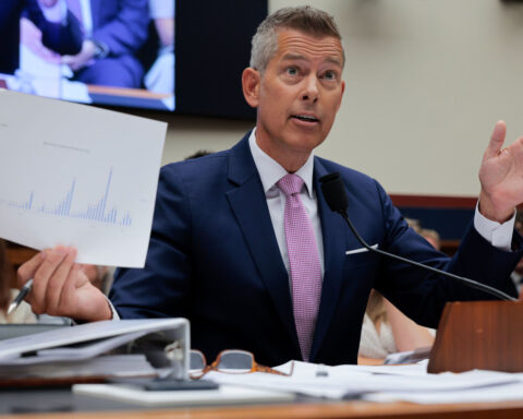 Air traffic control overhaul to cost $31.5 billion, transportation secretary tells Congress