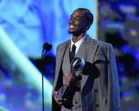 Shai Gilgeous-Alexander and Simone Biles win top honors at ESPYS