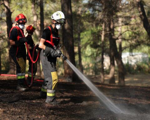 Hundreds of firefighters battling wildfire in southern France amid improved weather conditions