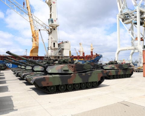 Australia delivers Abrams tanks to Ukraine for war with Russia