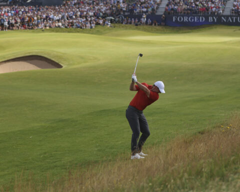 Trick shot: McIlroy charge at British Open derailed in bizarre fashion