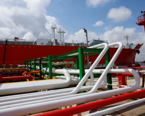 Oil prices fall as key trade talks falter ahead of tariff deadline