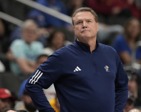 Kansas basketball coach Bill Self has 2 stents inserted to treat blocked arteries