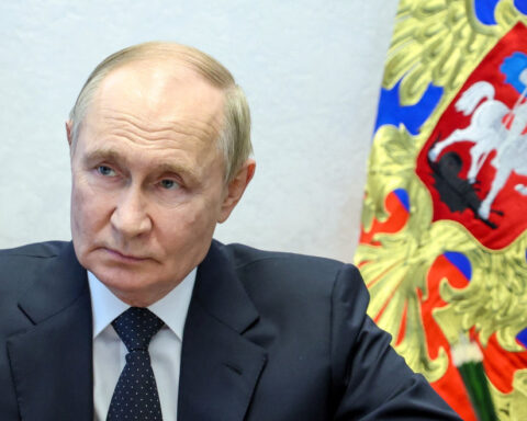 Kremlin says Putin and Zelenskiy can only meet as final step to peace deal