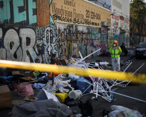 Trump signs executive order making it easier to remove homeless people from streets