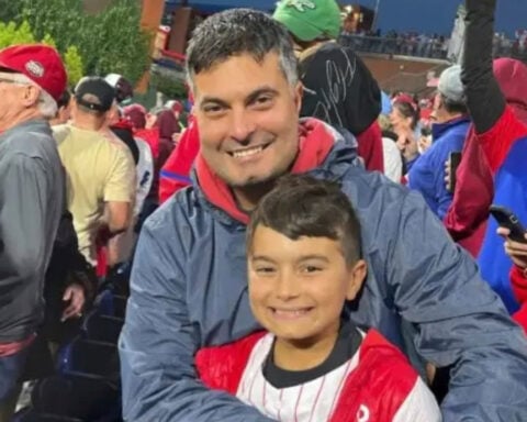 In latest bat flip flap, big league players side with Little Leaguer